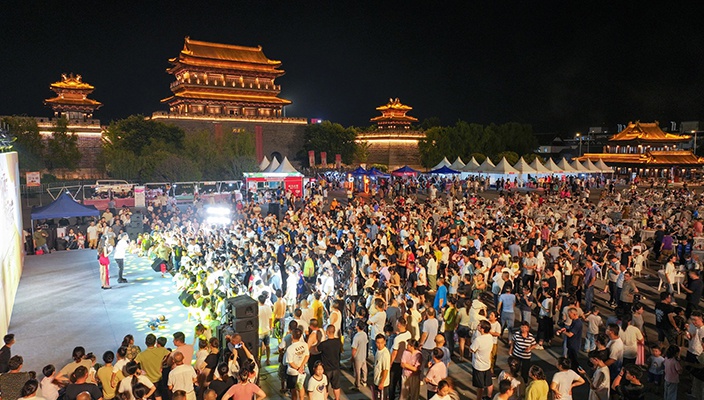 “夜經濟”點燃煙火氣，市民樂享“文旅盛宴”